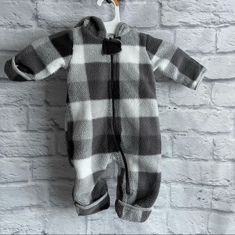 PREOWNED NORDSTROM BABY GREY PLAID WHITE FLEECE 3 MO BUBBLE SUIT ONE PIECE